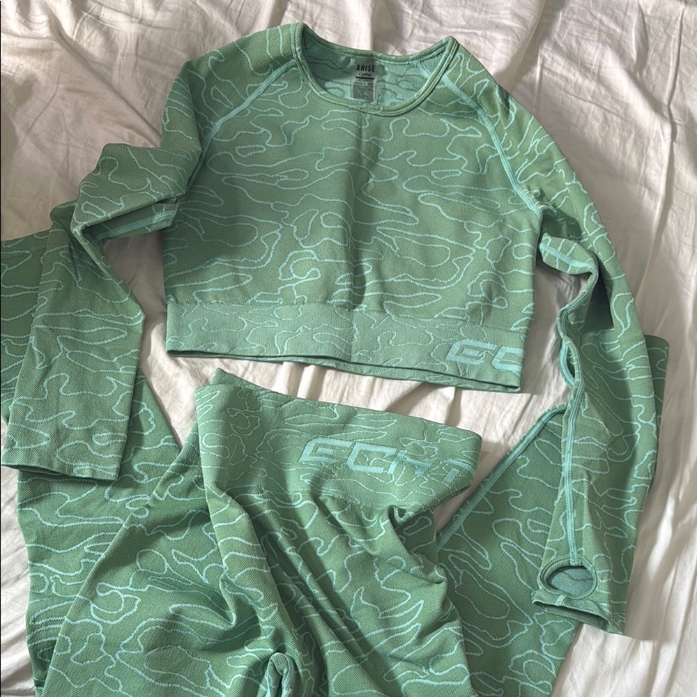 Echt Green Patterned Activewear Set - image 1